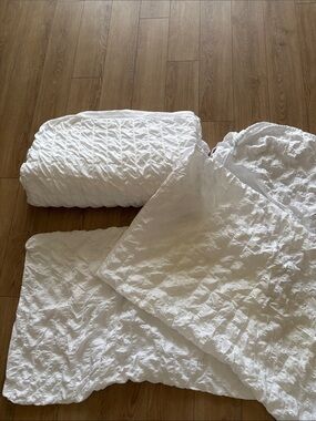 88” x 95” Crisp White Textured Ruffled Duvet Cover Set-Simons